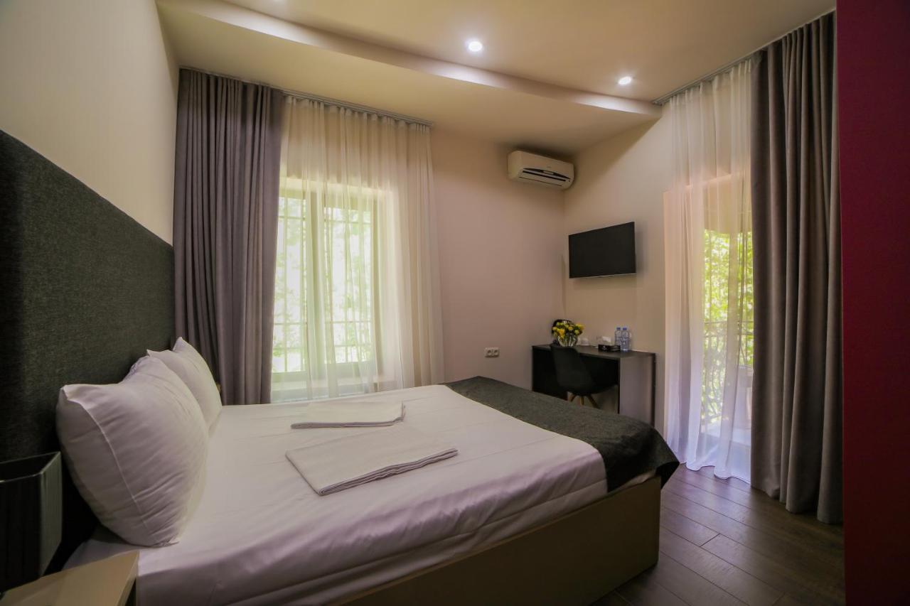 Elysium Gallery Hotel Yerevan Ngoại thất bức ảnh