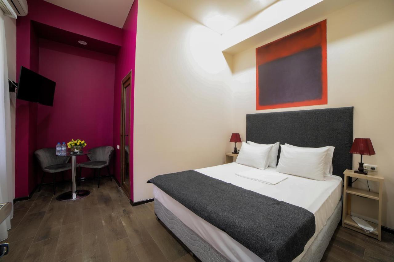 Elysium Gallery Hotel Yerevan Ngoại thất bức ảnh