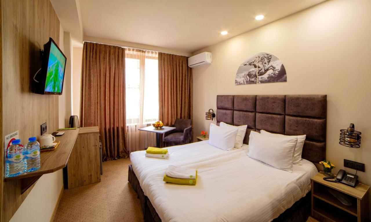 Elysium Gallery Hotel Yerevan Ngoại thất bức ảnh