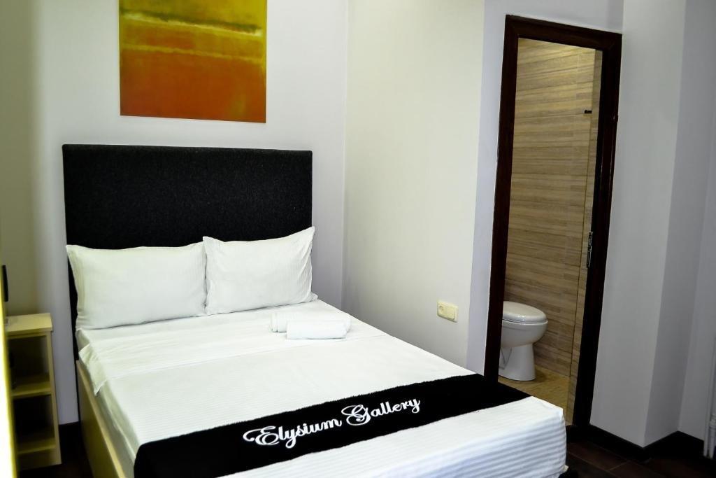 Elysium Gallery Hotel Yerevan Ngoại thất bức ảnh