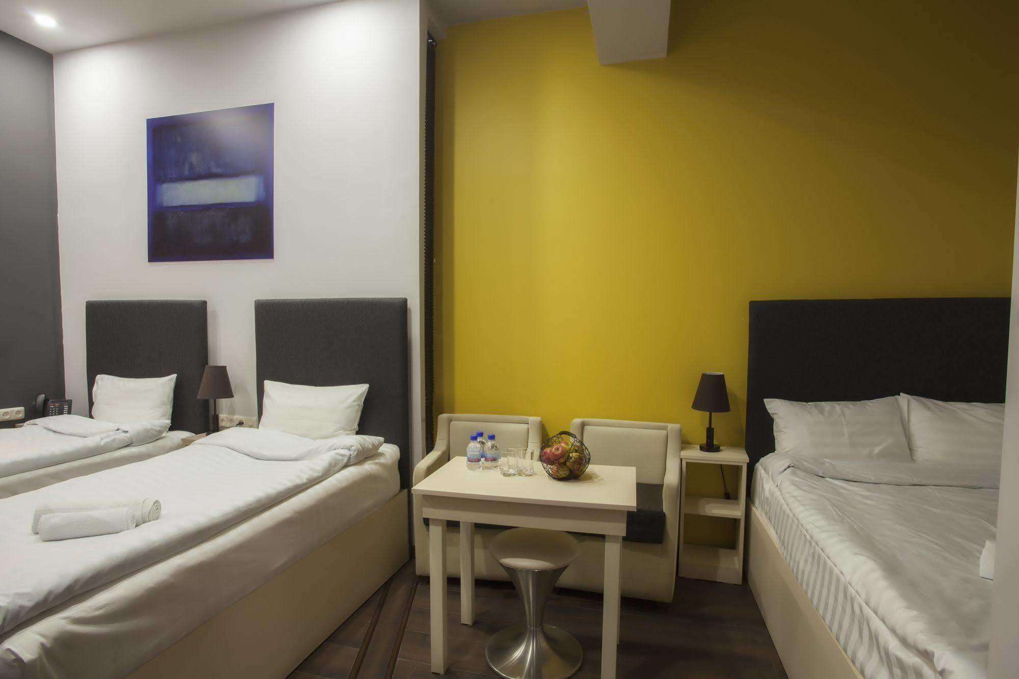 Elysium Gallery Hotel Yerevan Ngoại thất bức ảnh