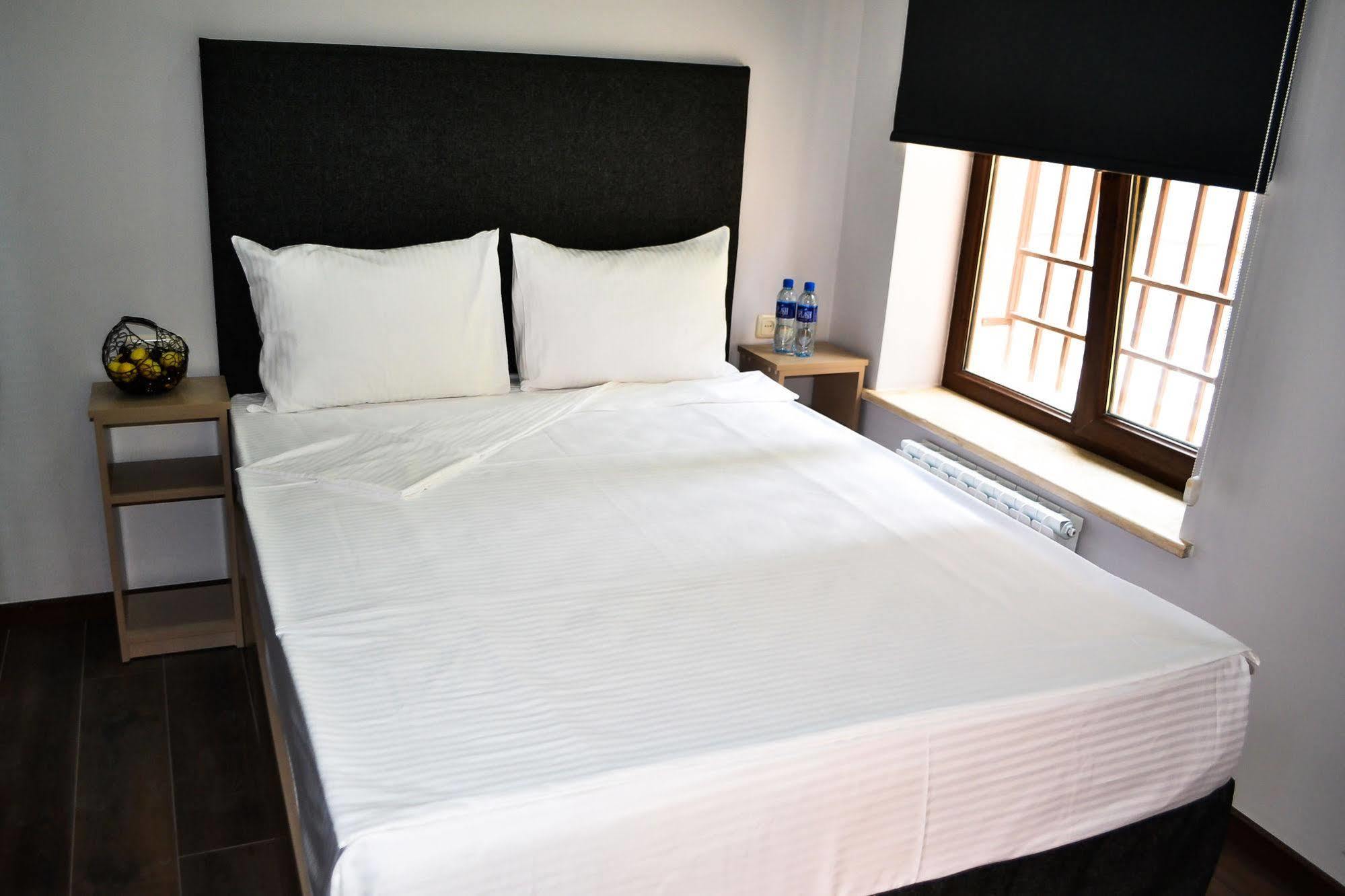 Elysium Gallery Hotel Yerevan Ngoại thất bức ảnh