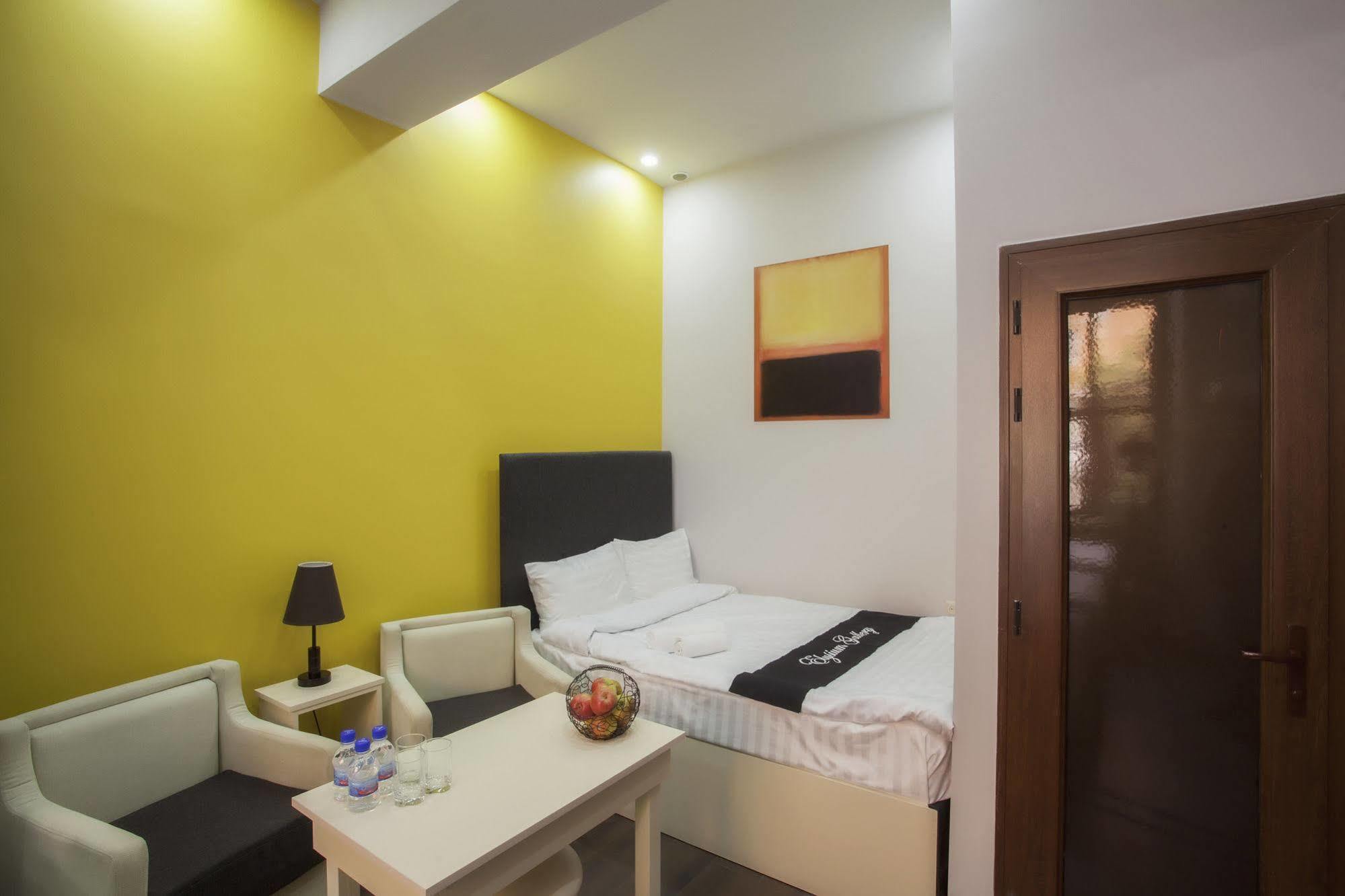 Elysium Gallery Hotel Yerevan Ngoại thất bức ảnh