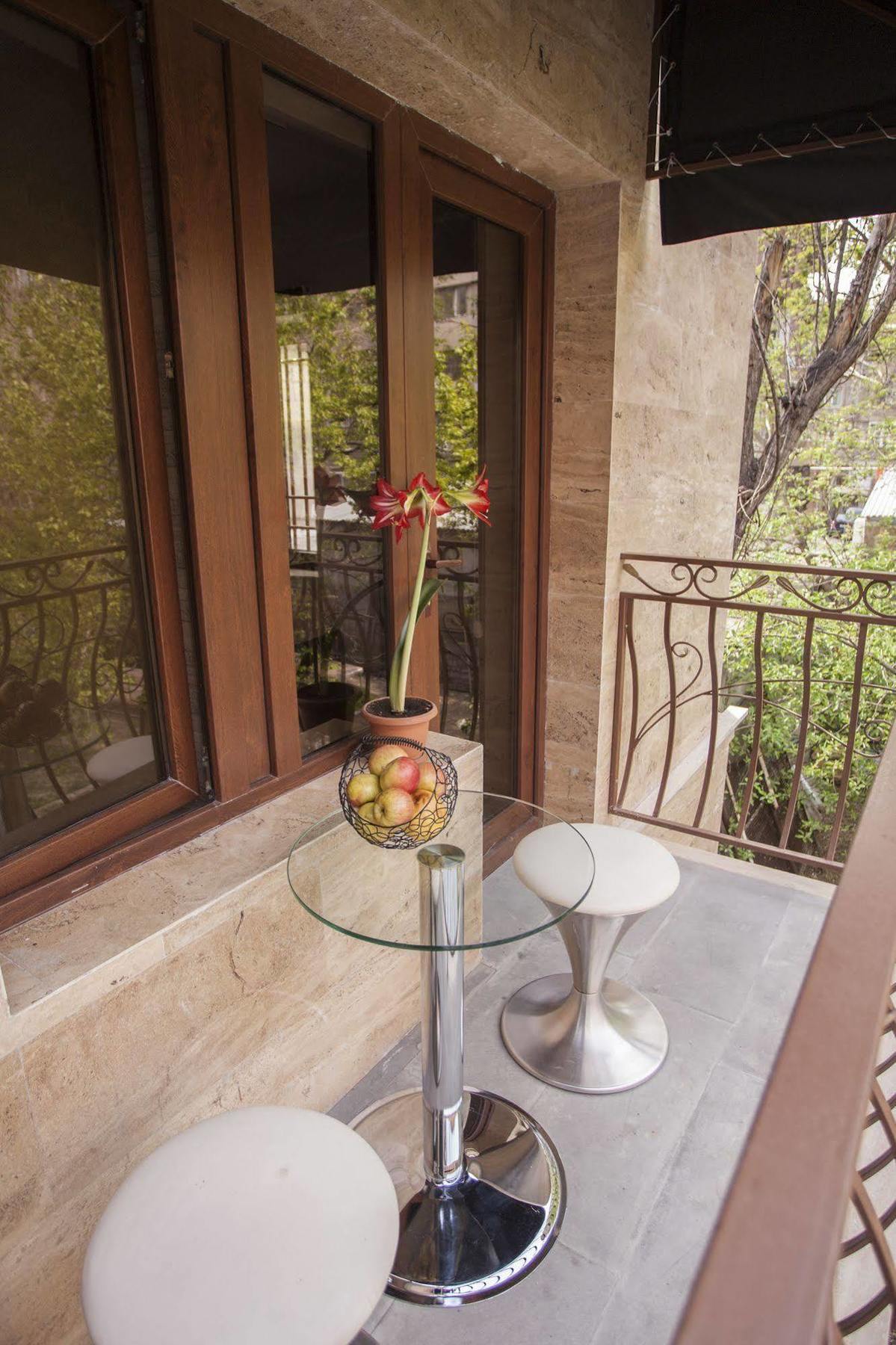 Elysium Gallery Hotel Yerevan Ngoại thất bức ảnh