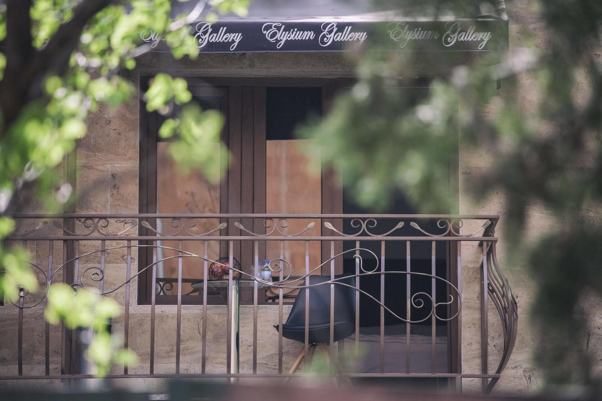 Elysium Gallery Hotel Yerevan Ngoại thất bức ảnh